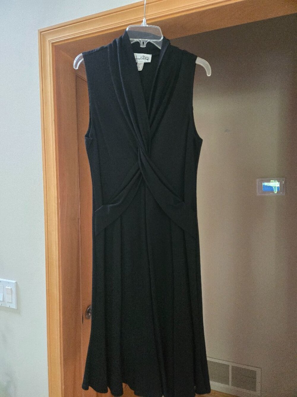 V-Neck Sleeveless Black dress